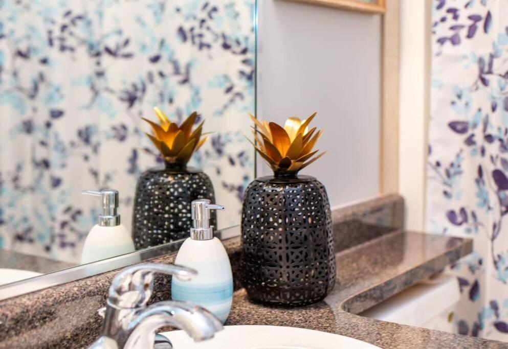 Beautiful & Cozy 1 Bedroom 1 Bath In The Westshore Victoria Exteriér fotografie